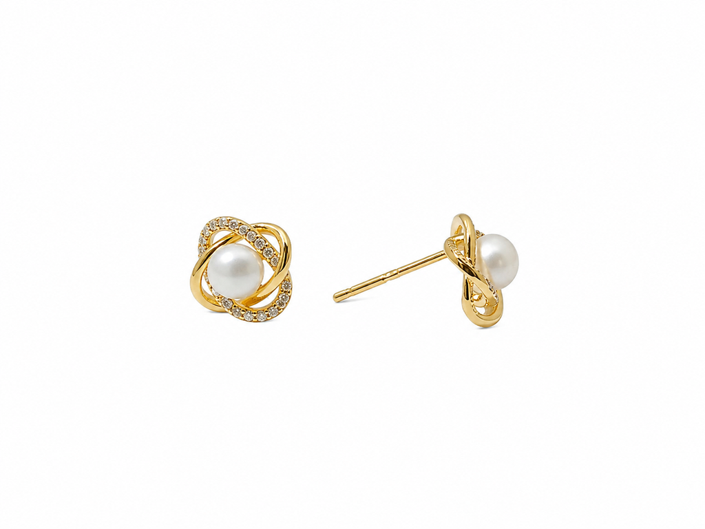 Oliver Pearl Earring