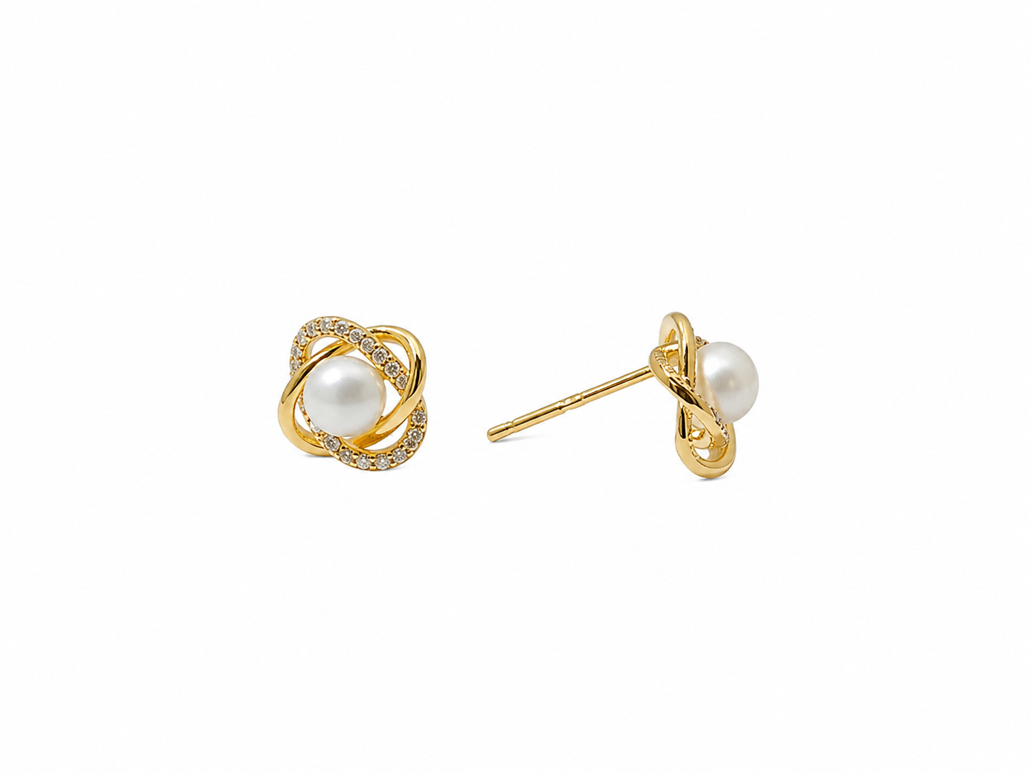 Oliver Pearl Earring