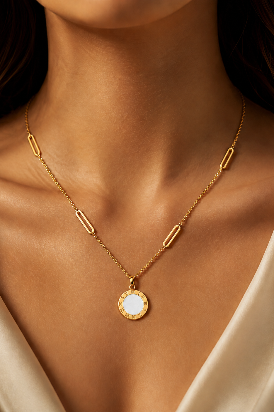 Roman Black/white Necklace