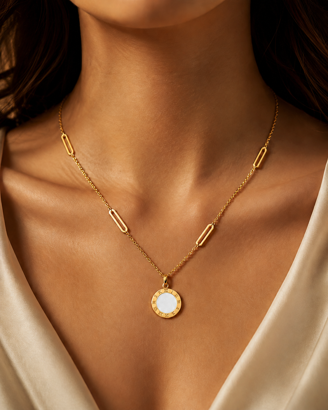 Roman Black/white Necklace