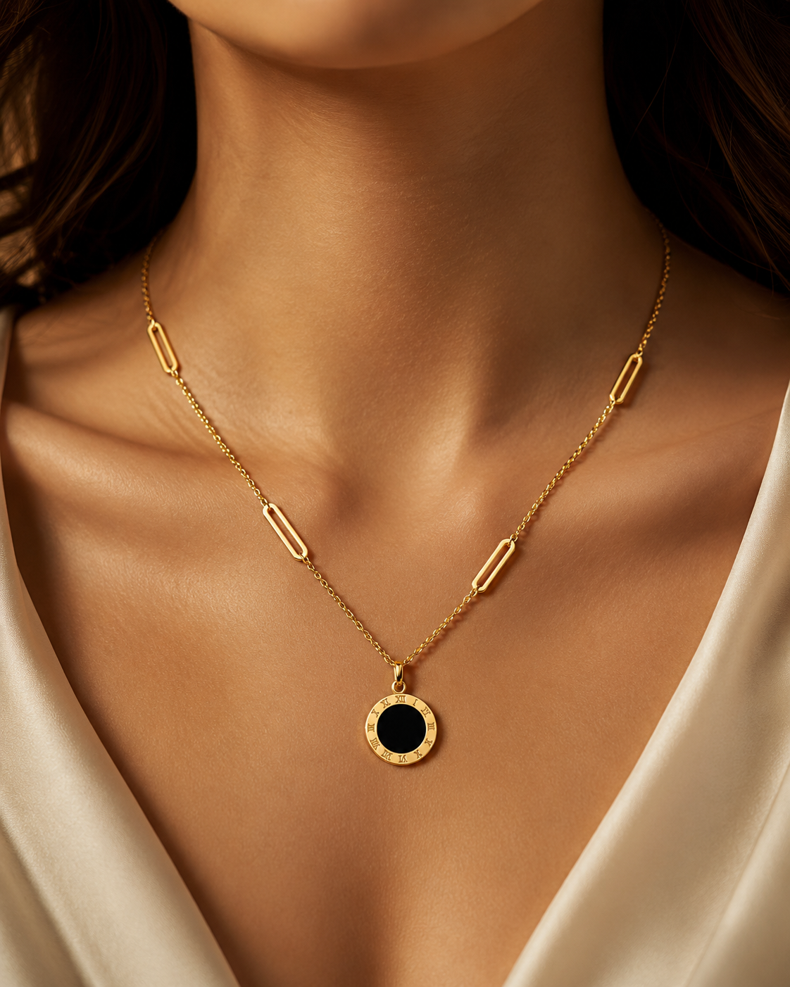 Roman Black/white Necklace