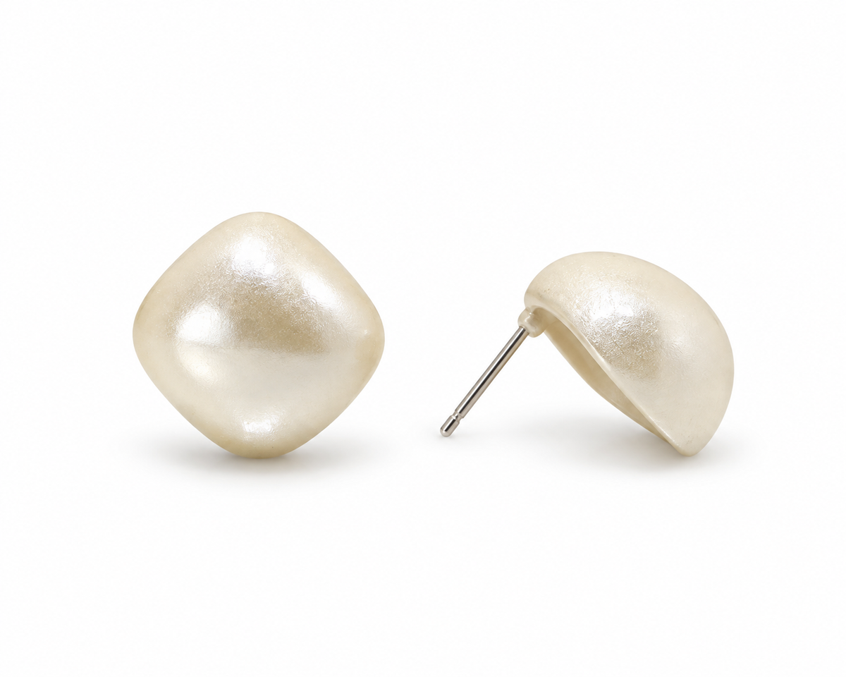 Lilly Pearl Cushion Stud
