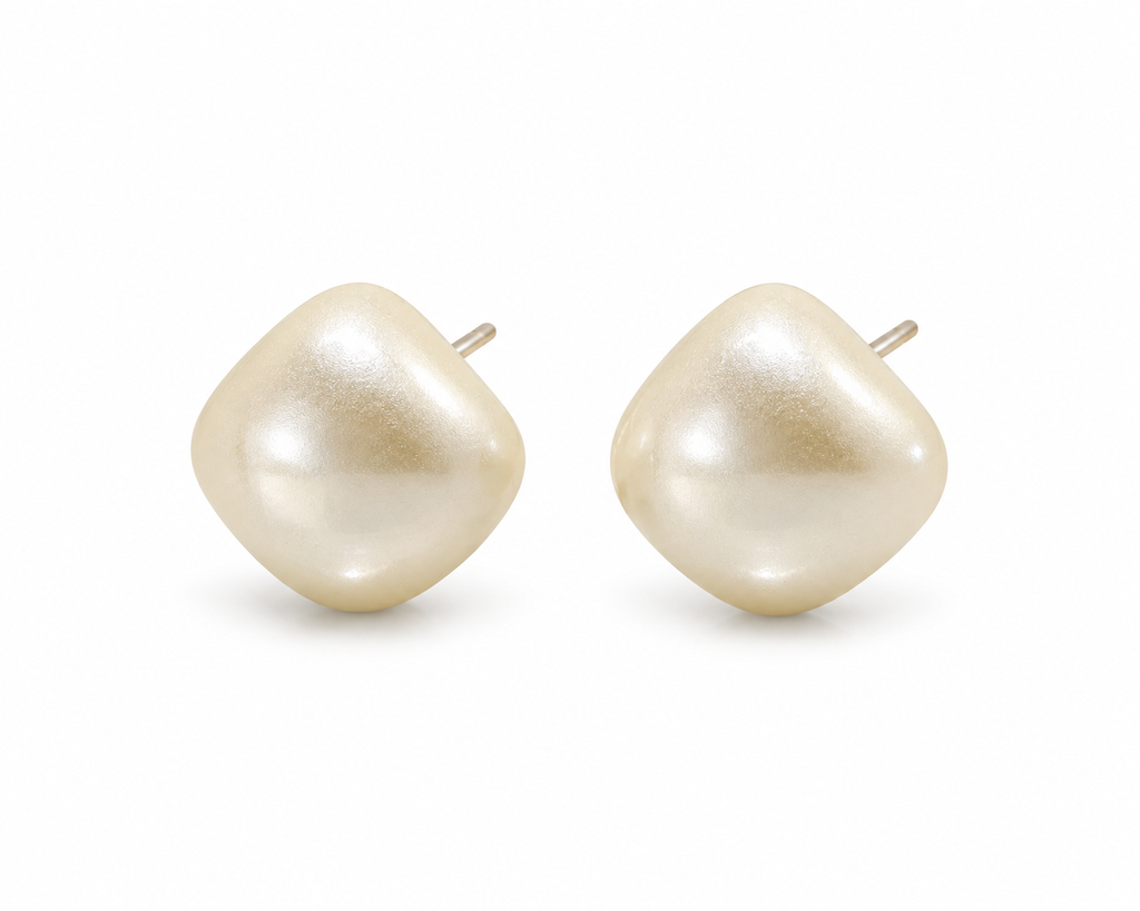 Lilly Pearl Cushion Stud